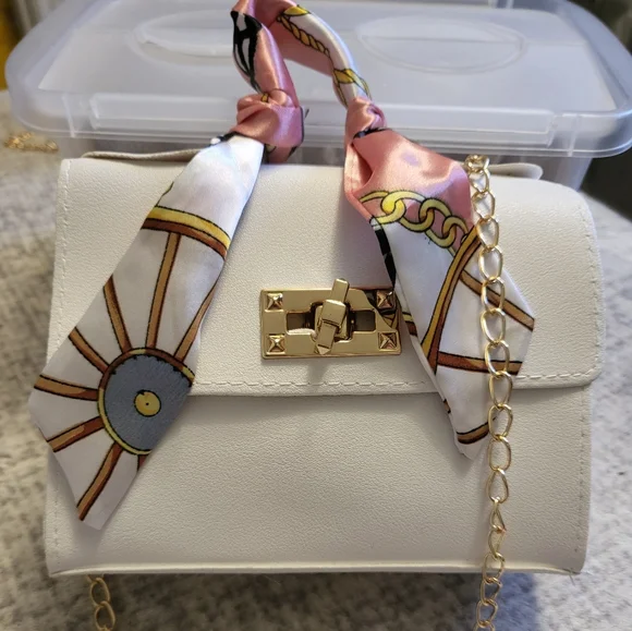 Purse - Picture 1 of 1